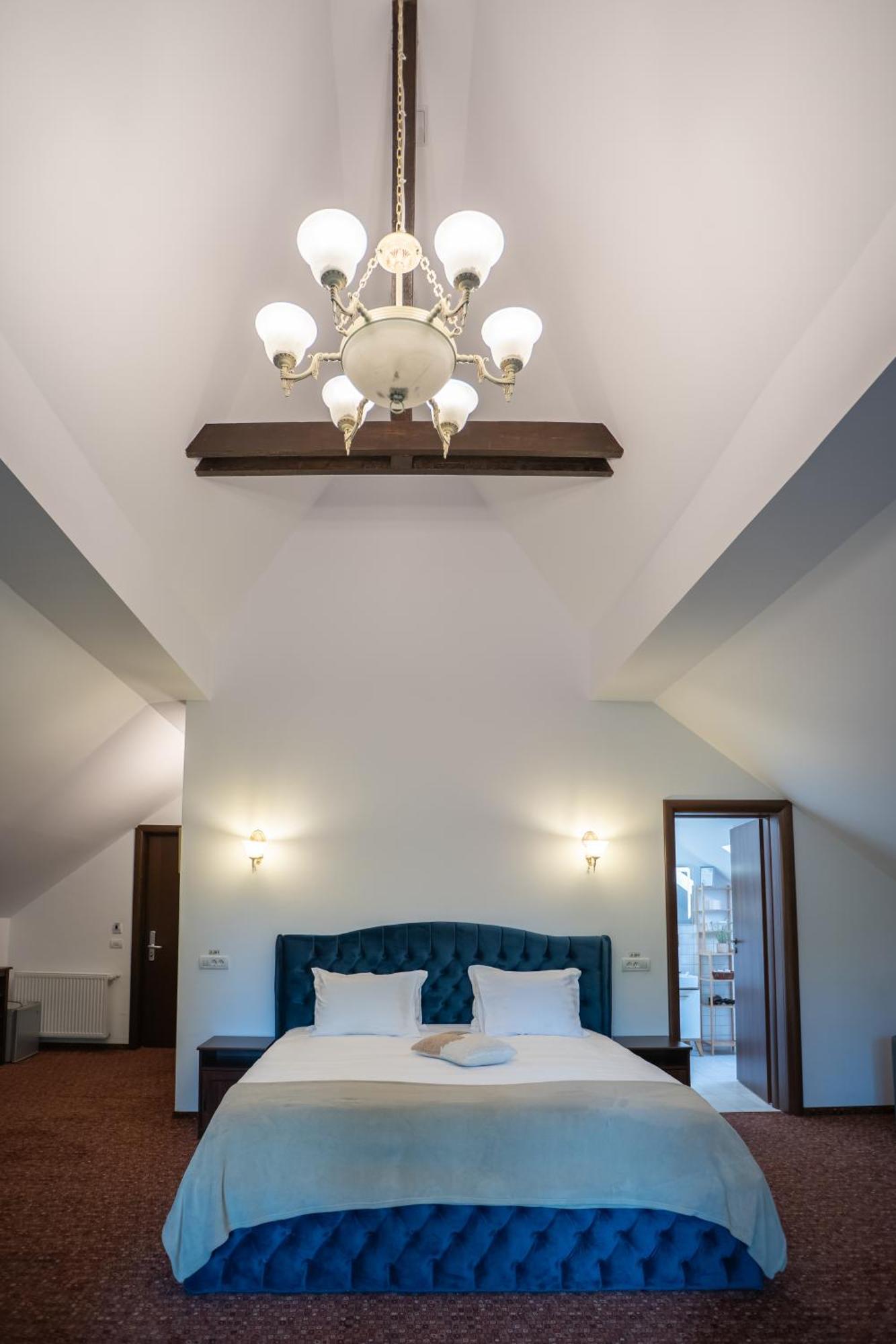 Opus Villa Sinaia Dış mekan fotoğraf A bedroom at the hotel