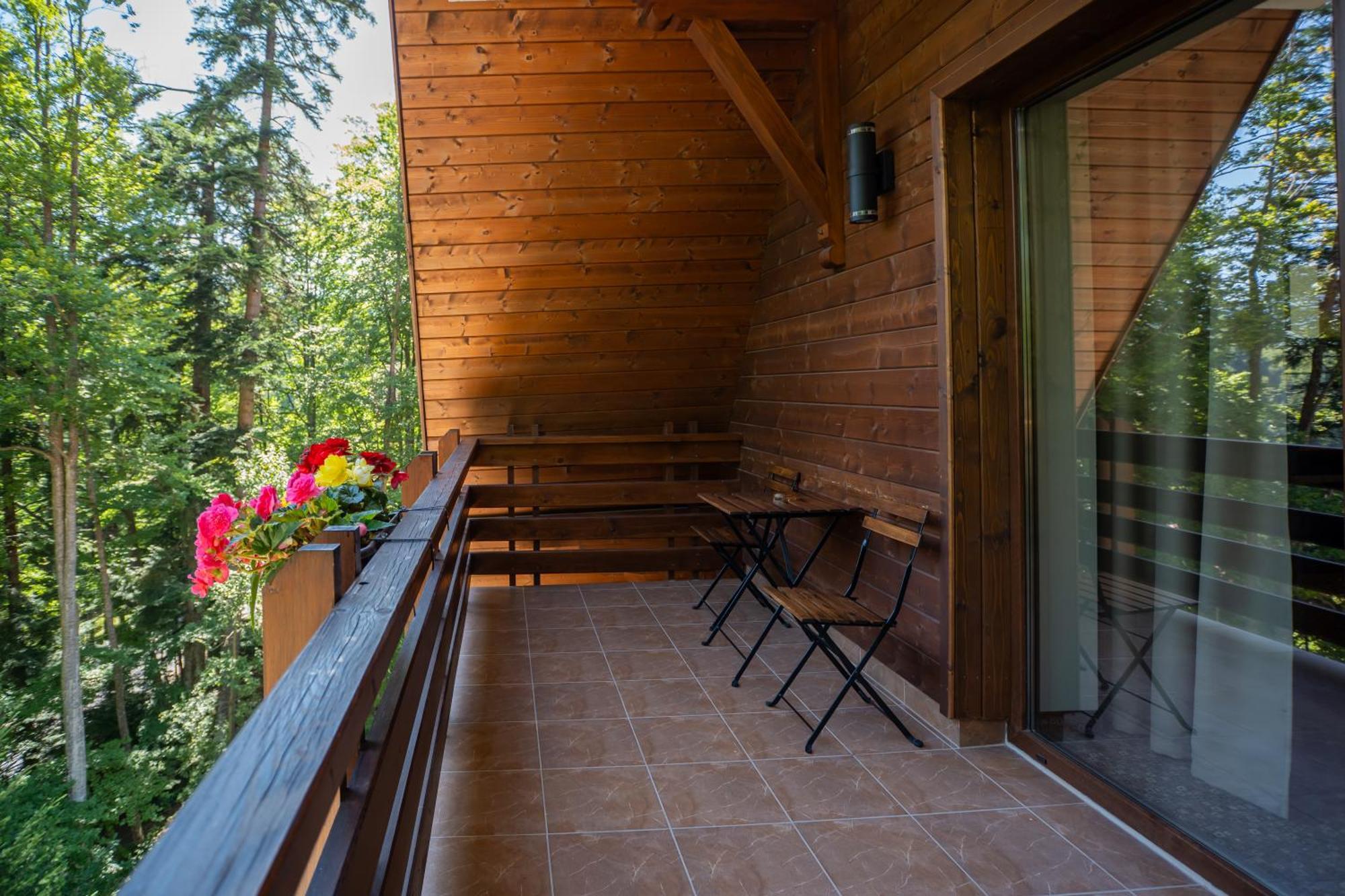 Opus Villa Sinaia Dış mekan fotoğraf A balcony