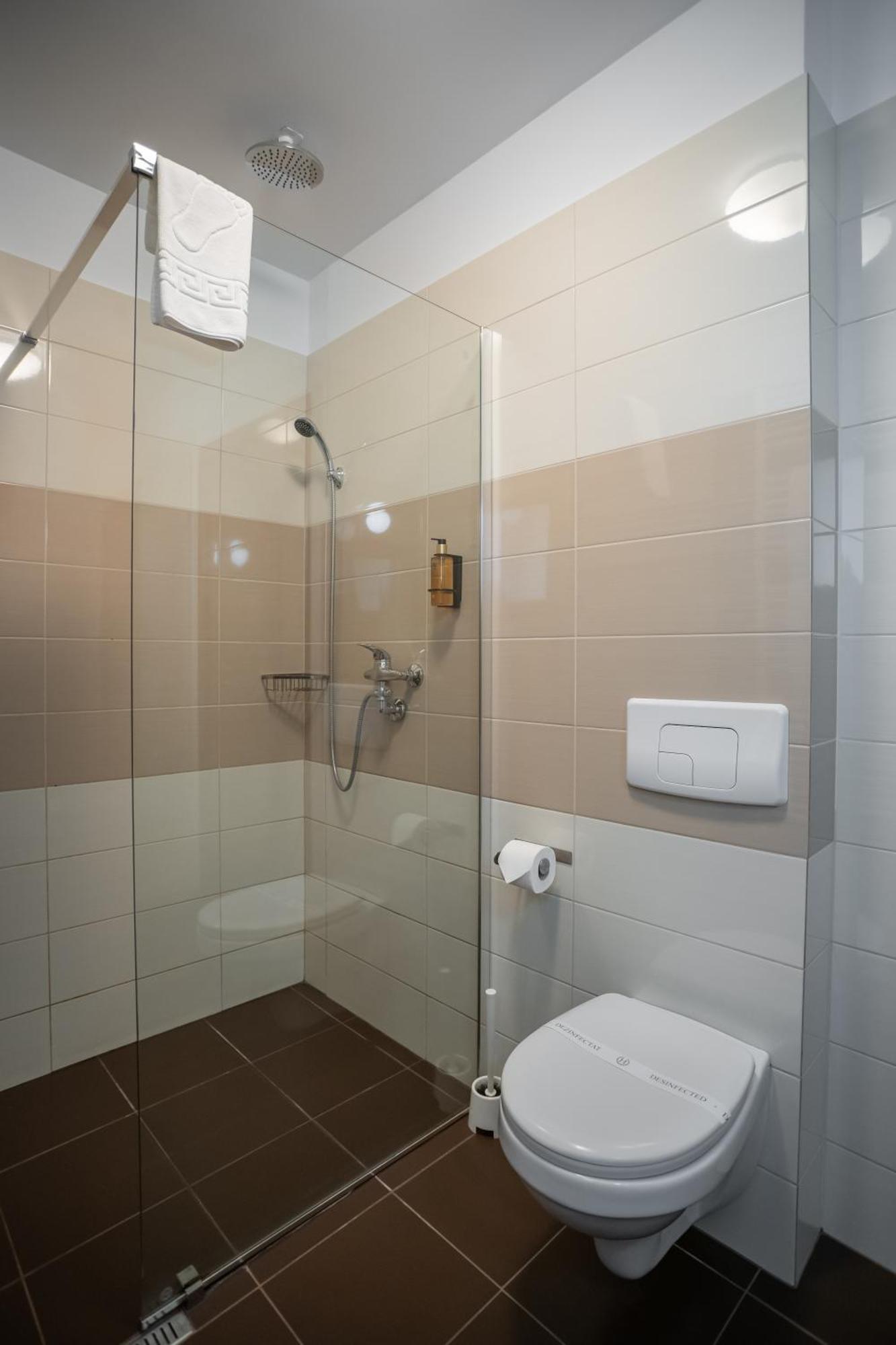 Opus Villa Sinaia Dış mekan fotoğraf A shower cubicle