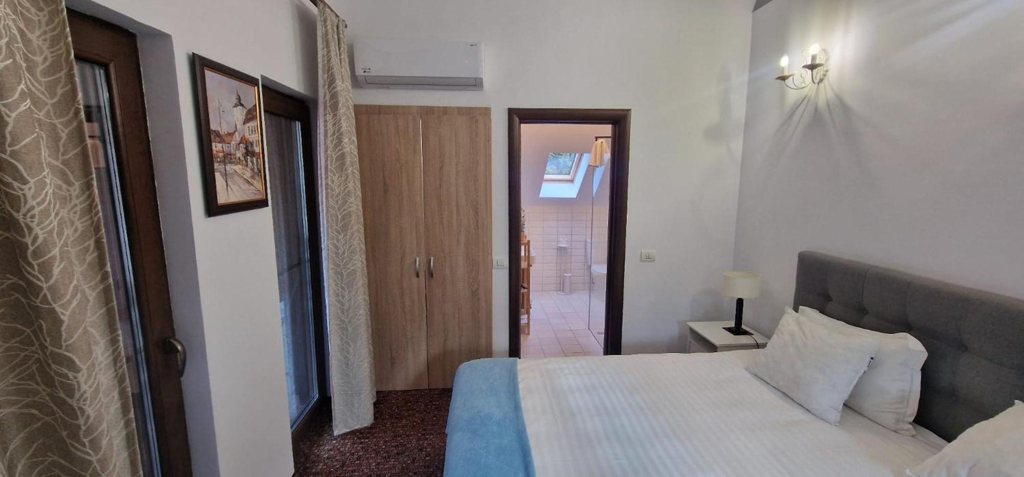 Opus Villa Sinaia Dış mekan fotoğraf A bedroom in the hotel